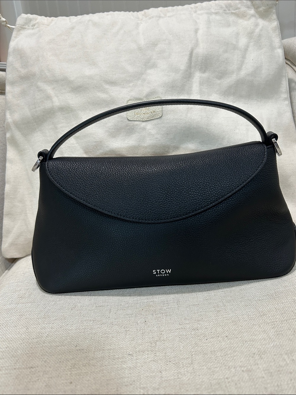 STOW London East West Curve Bag Bundle - Black Leather + Bonus Shoulder Strap - Picture 3 of 14